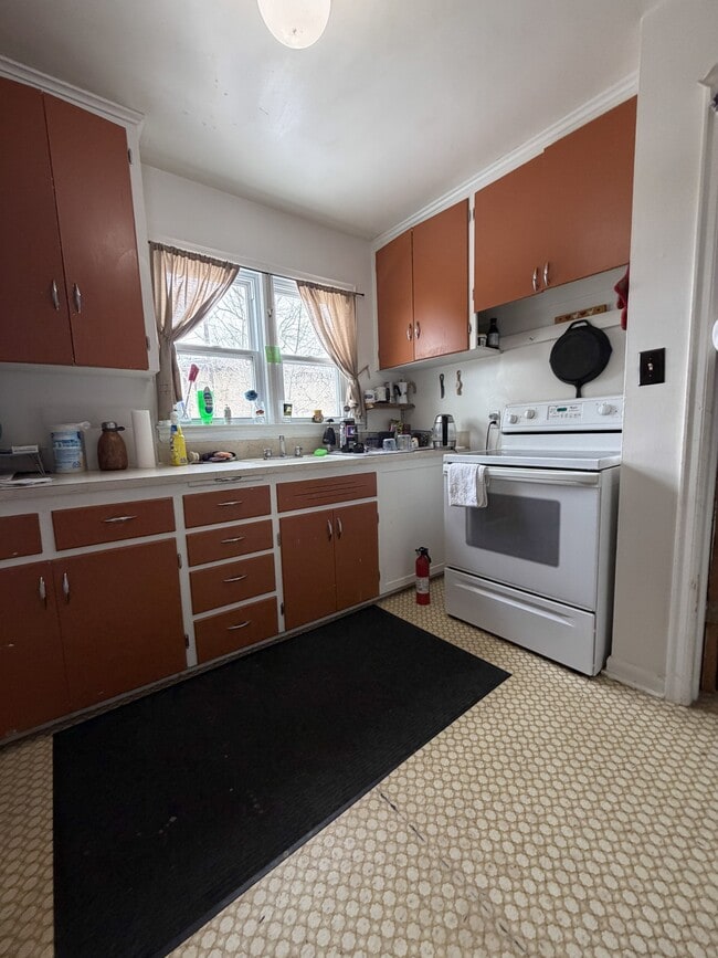 Building Photo - 1311 E Flint St