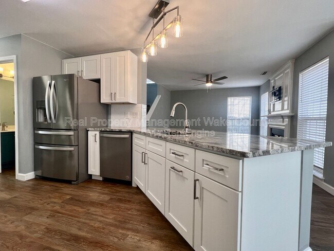 Building Photo - 213 Piney Woods Ln