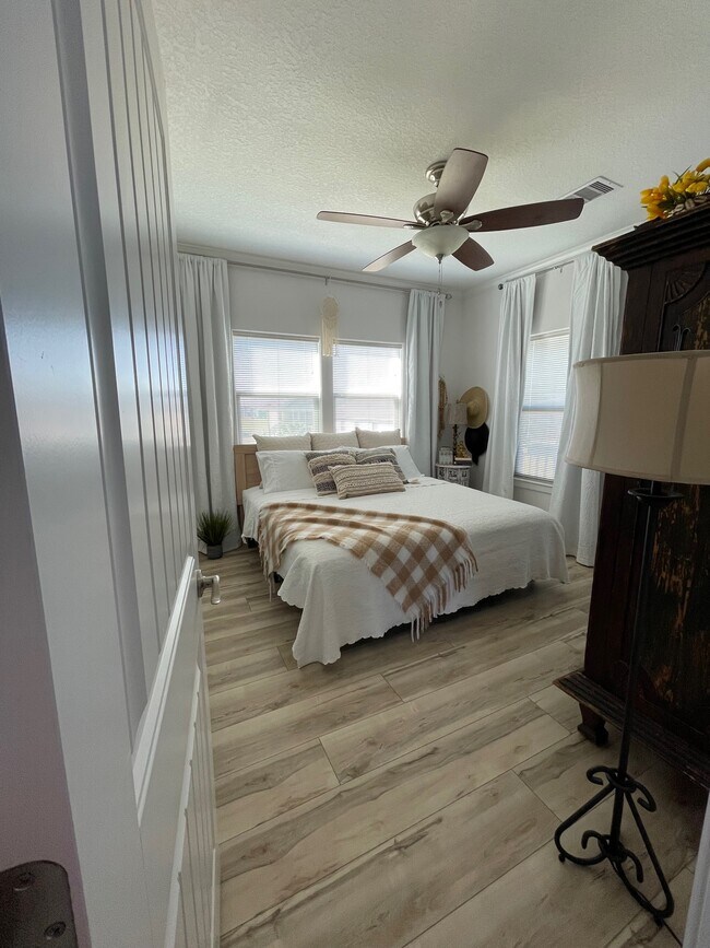 Building Photo - 971 Kent Dr