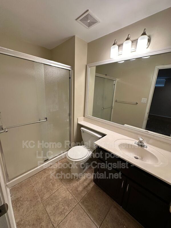 Building Photo - 625 NW Rosaceae Dr