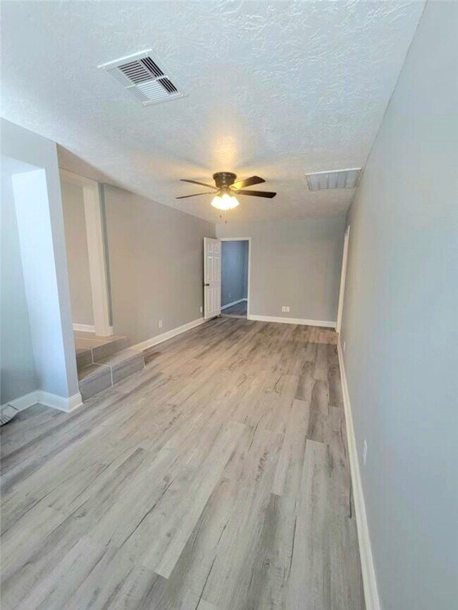 Building Photo - 701 18th Ave N