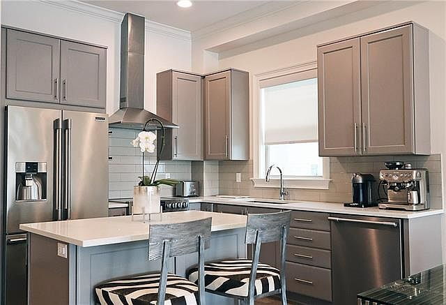 Building Photo - 2-Bed, 3-Bath on Pontchartrain Blvd – Your New Orleans Oasis Awaits!"