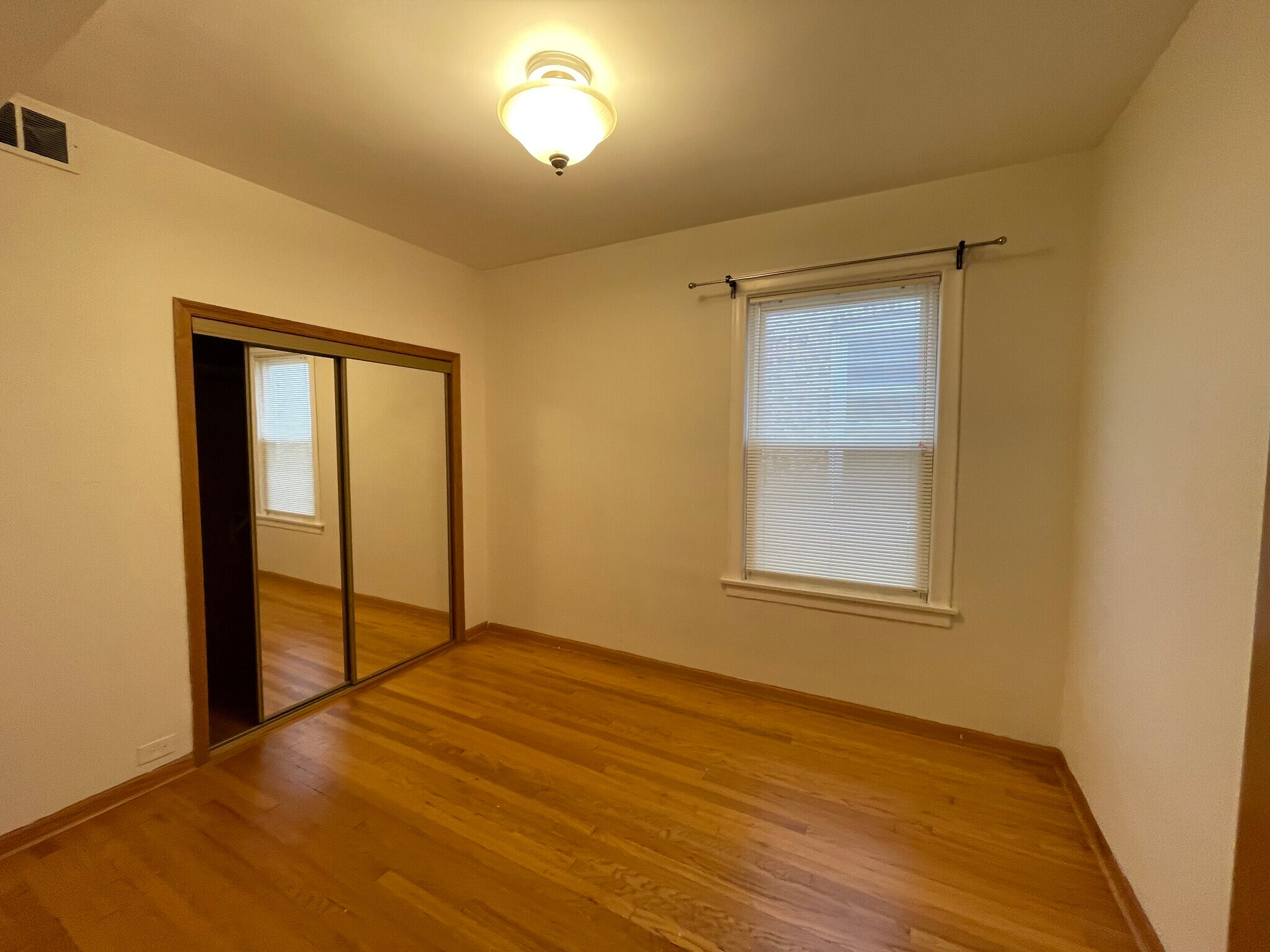 Building Photo - 2259 W Giddings St