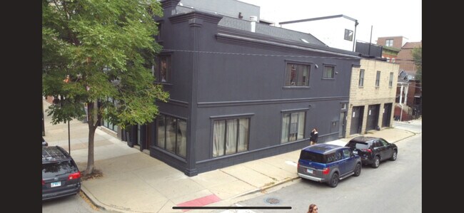 Building Photo - 933 N Ashland Ave