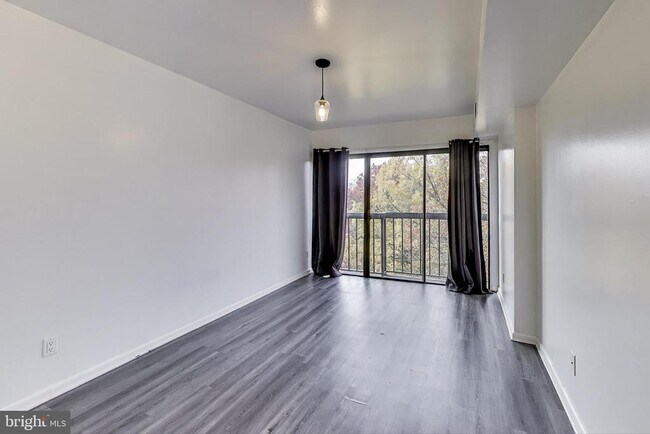 Building Photo - 1001 26th St NW