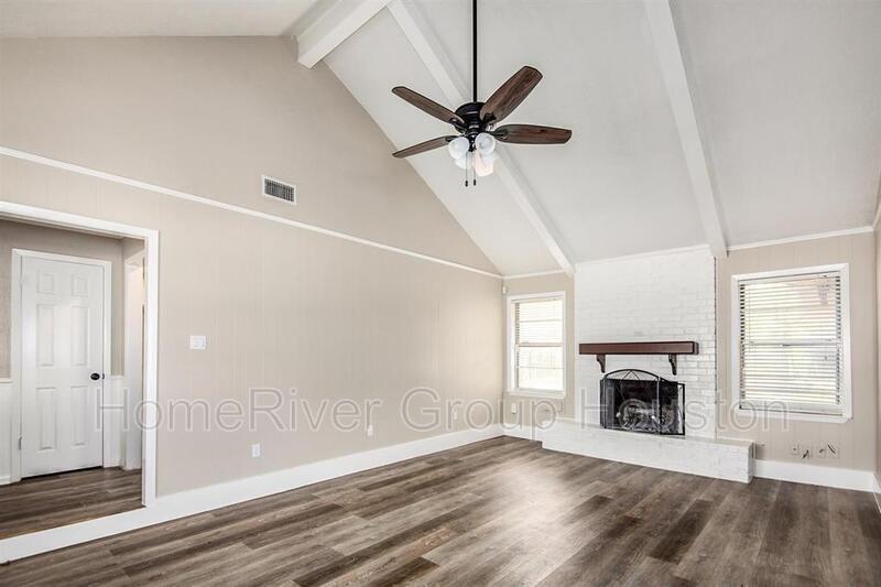 Building Photo - 12510 Old River Dr