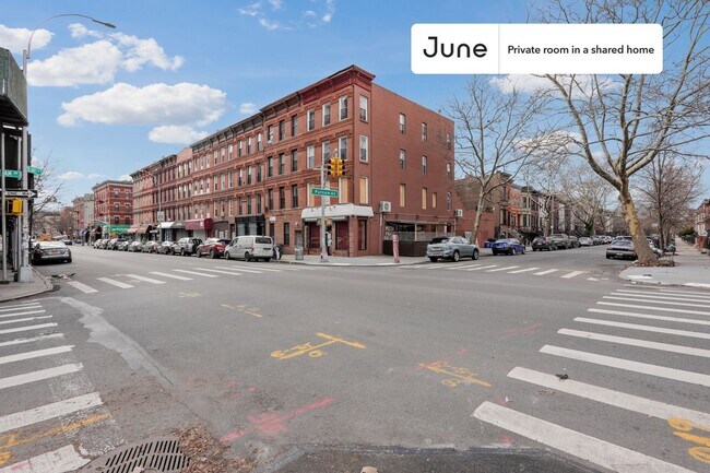 Building Photo - Room in Shared 4 bed/2 bath home