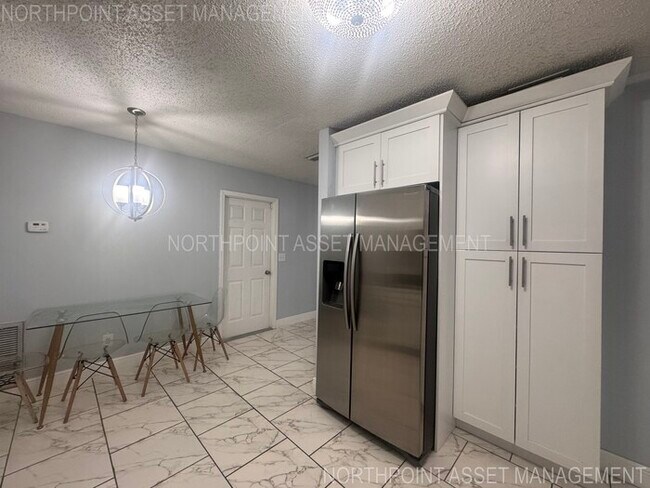 Building Photo - PRICE REDUCED FOR QUICK MOVE IN!! 2-2 Home plus 1 bed-1 bath Mother in Law Suite!