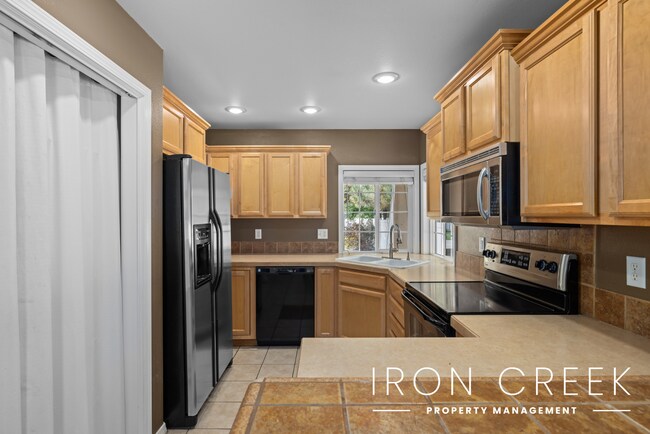 Building Photo - Quiet Abode in Prime Location with Easy Ac...