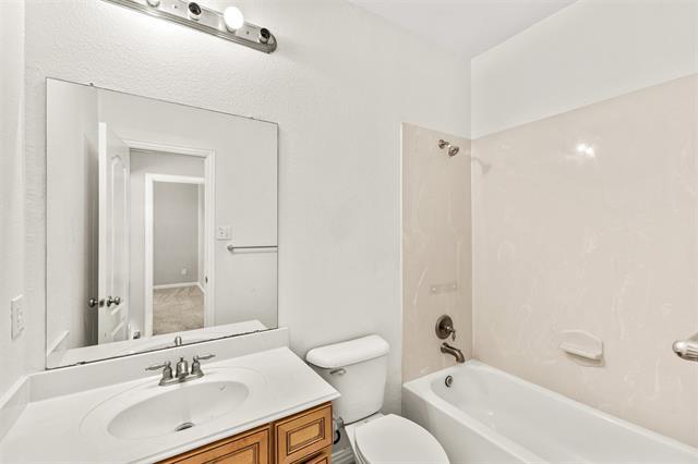 Building Photo - 15920 Alvarado Dr