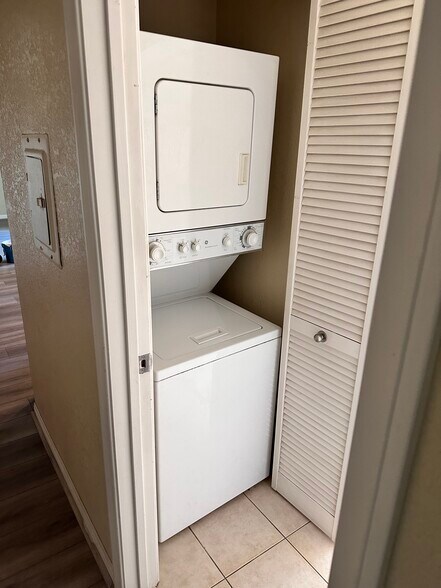 In-Unit Washer/Dryer - 5252 Orange Ave, #103