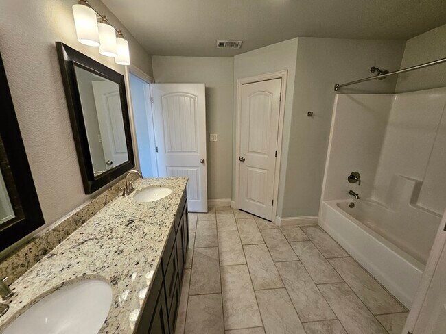 Building Photo - Charming 3 beds 2 baths in Sherman!