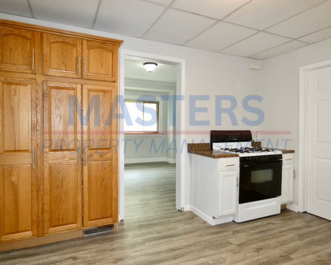 Building Photo - 3 Bedroom 1.5 Bathroom House
