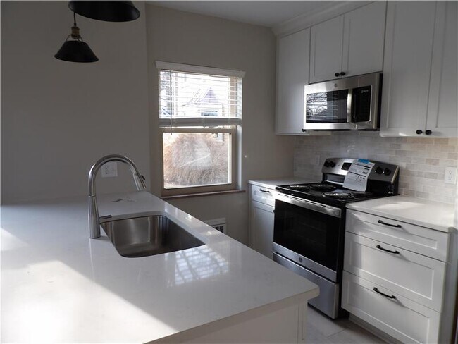 Building Photo - 215 S Ft Thomas Ave