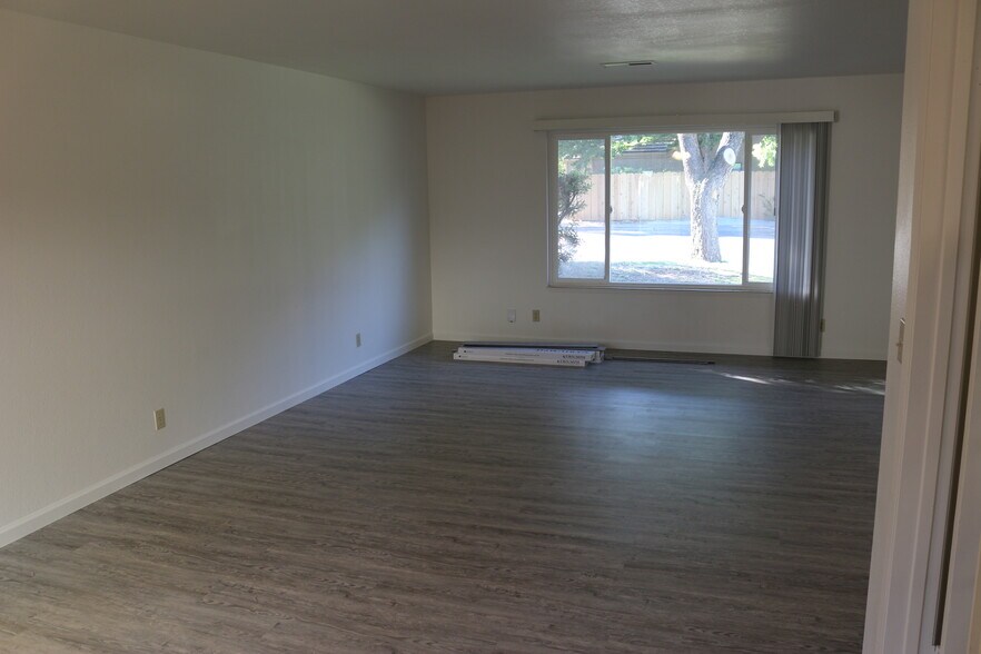 Living Room - 2210 Ceanothus Ave