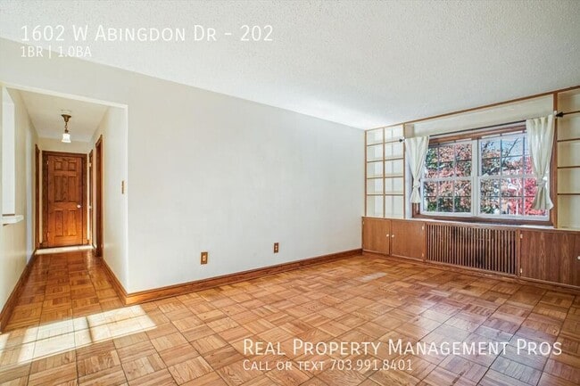 Building Photo - 1602 W Abingdon Dr