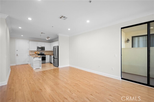 Building Photo - 6938 Laurel Canyon Blvd