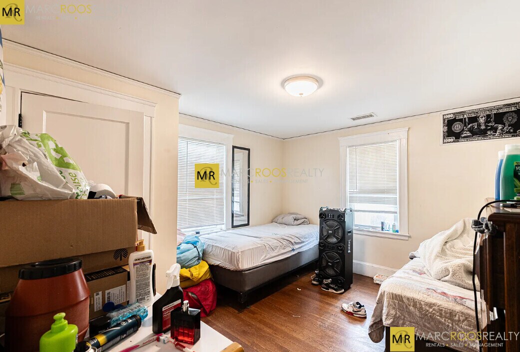 Building Photo - 224 Faneuil St