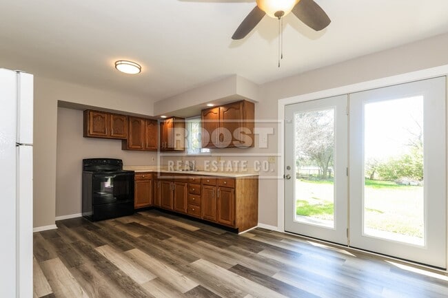 Building Photo - Two bedroom, one bathroom double in Springfield.