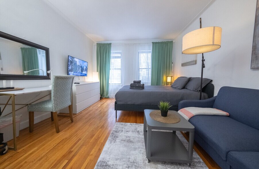 Building Photo - 330 E 74th St