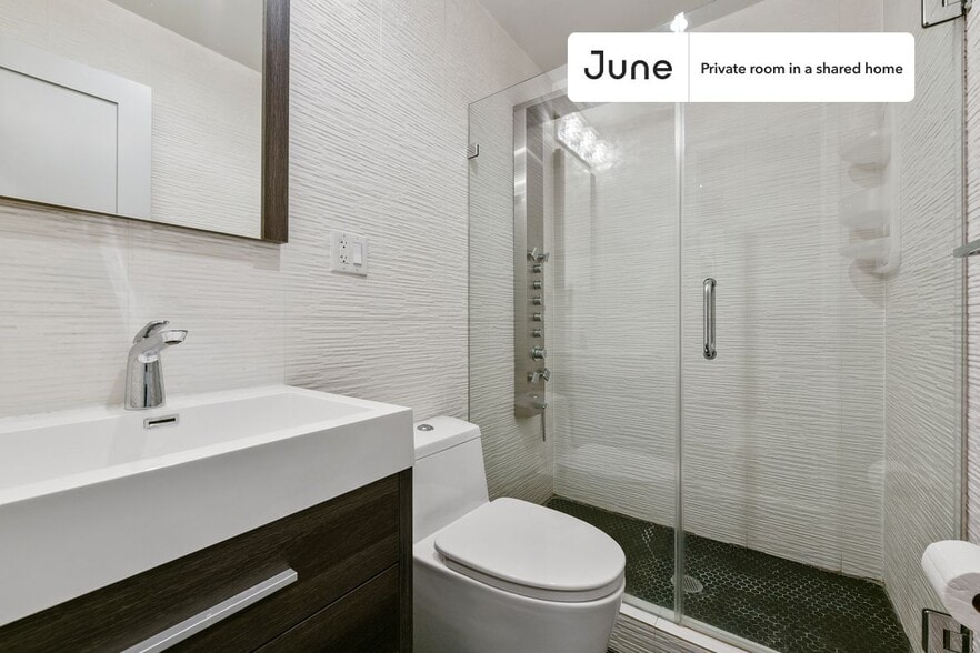 Building Photo - Room in Shared 3 bed/2 bath home in East Village