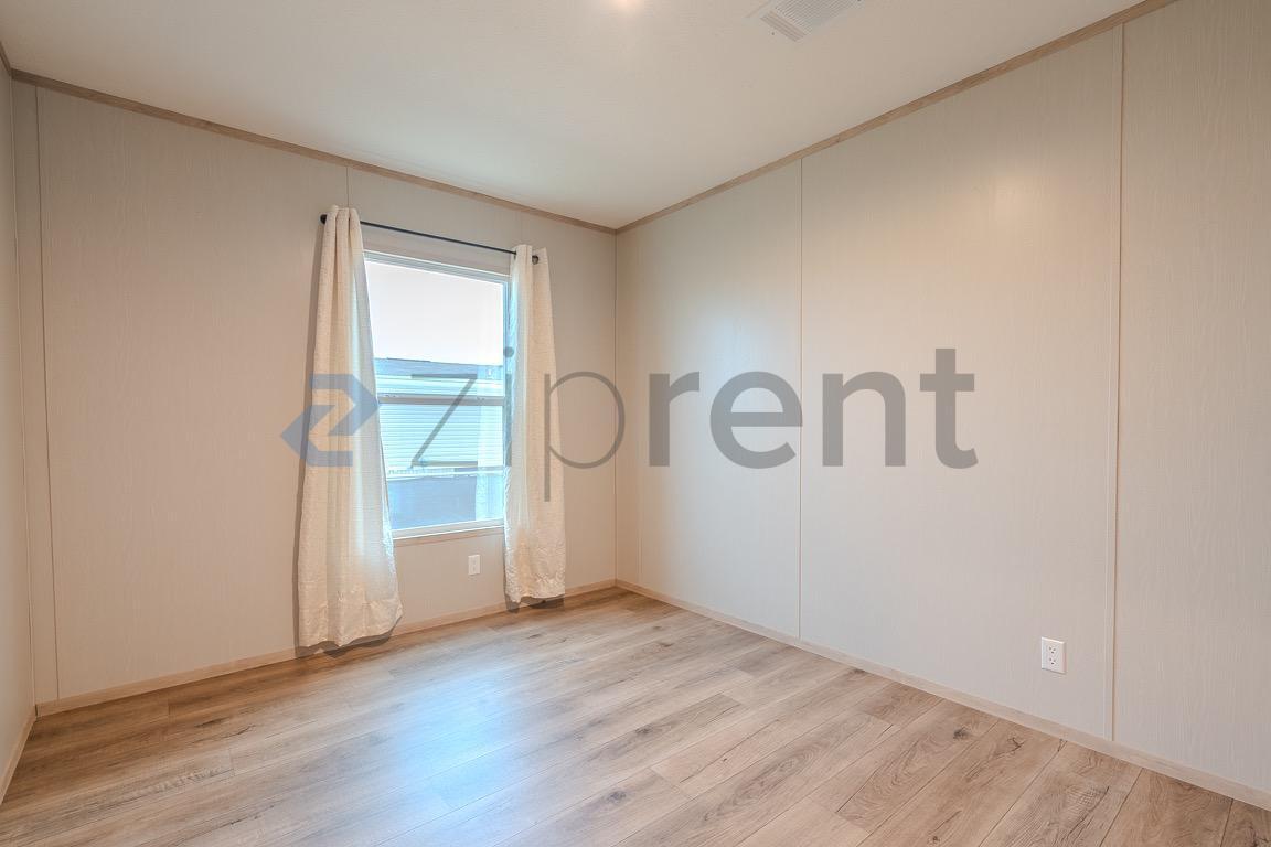 Building Photo - 1202 Longleaf Pne St