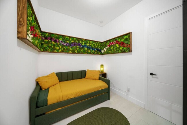 Building Photo - 601 NE 16th Ave