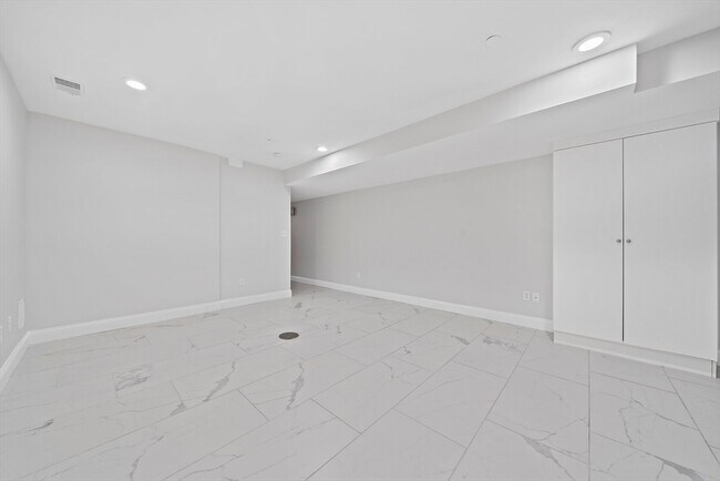 Building Photo - 479 Sherman St