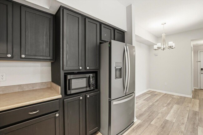 Building Photo - 2801 Chancellorsville Dr