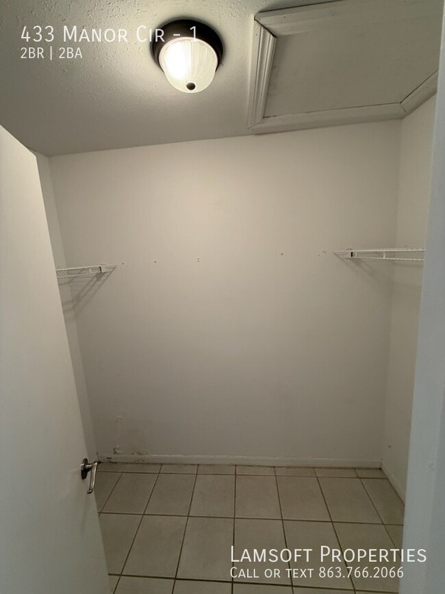 Building Photo - 433 Manor Cir