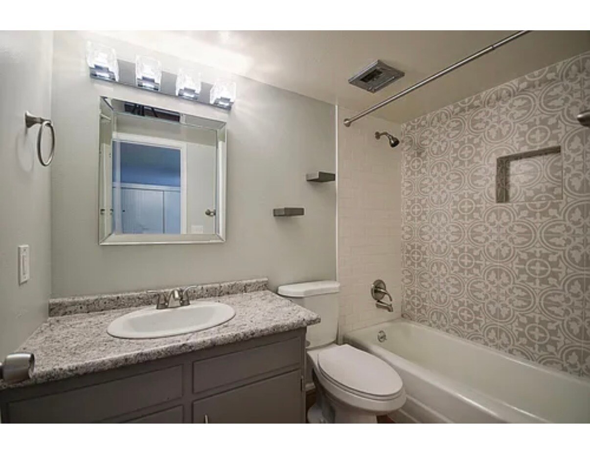 Building Photo - 3737 E Turney Ave