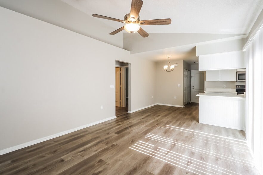 Building Photo - 1023 Malletwood Dr