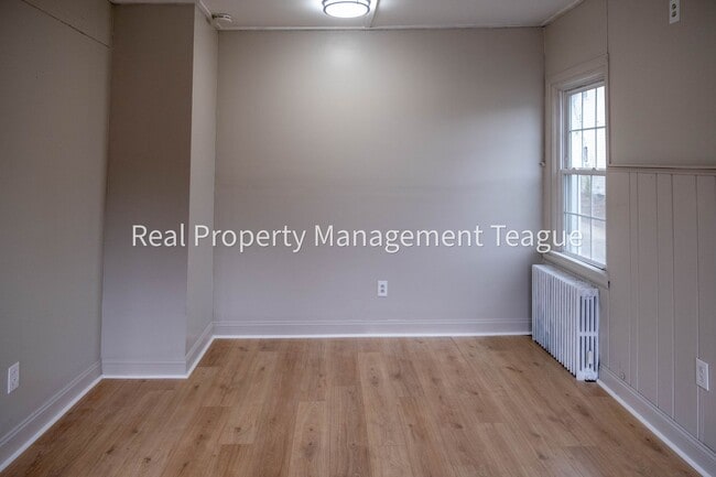 Building Photo - 1 S Main St