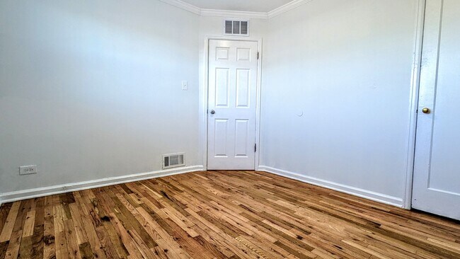 Building Photo - Beautifully Restored 4 Bed 2 Bath Home in ...