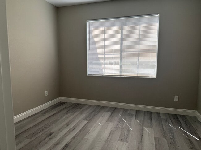 Building Photo - 2BD/2BATH CONDO