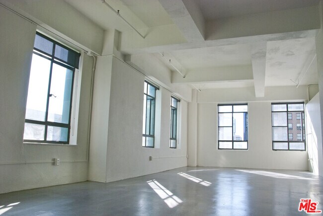 Building Photo - 849 S Broadway
