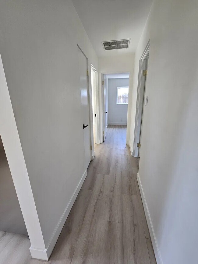 Building Photo - 5 Ormond Ct