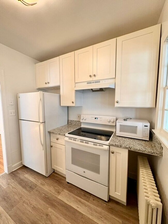 Building Photo - 4534 Avondale St