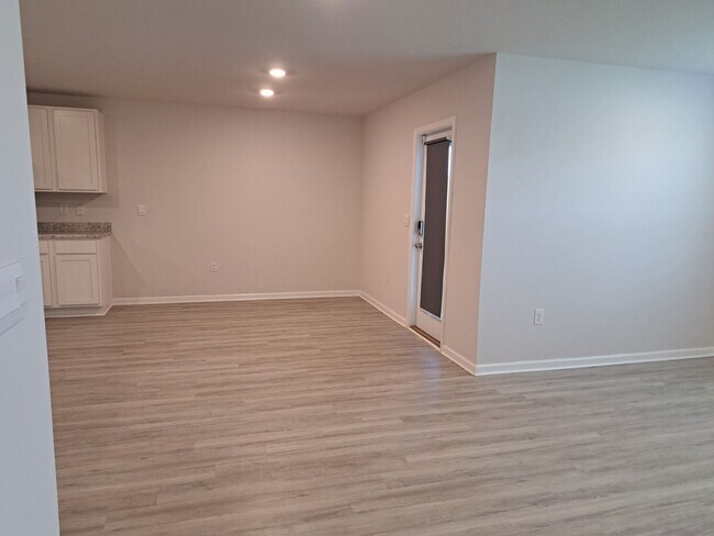 Building Photo - 6541 Slabinski Ln