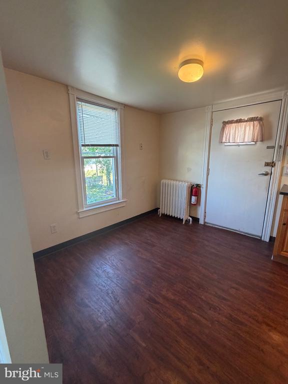 Building Photo - 430 River Dr