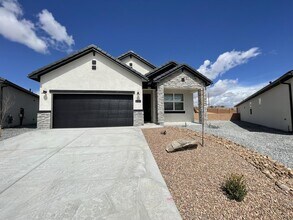 Building Photo - 6713 Delgado Way NE