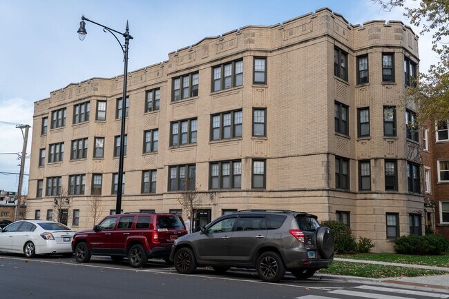 Building Photo - 2504 W Catalpa Ave