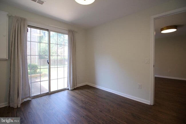 Building Photo - 436 N Park Dr
