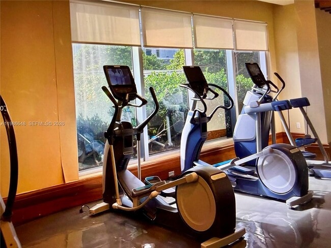 Building Photo - 1050 Brickell Ave