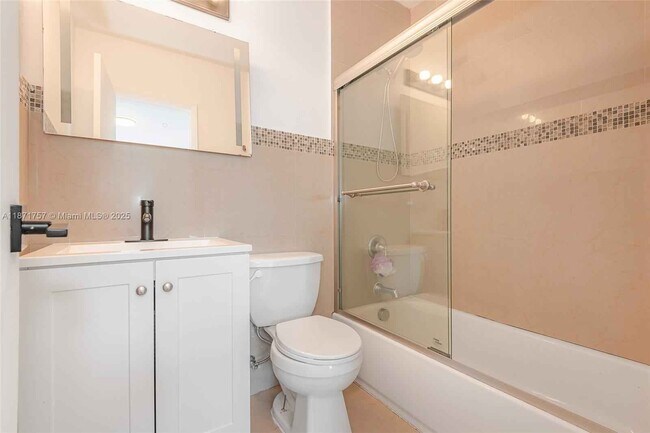 Building Photo - 1013 SW 7 ST Miami FL 33130