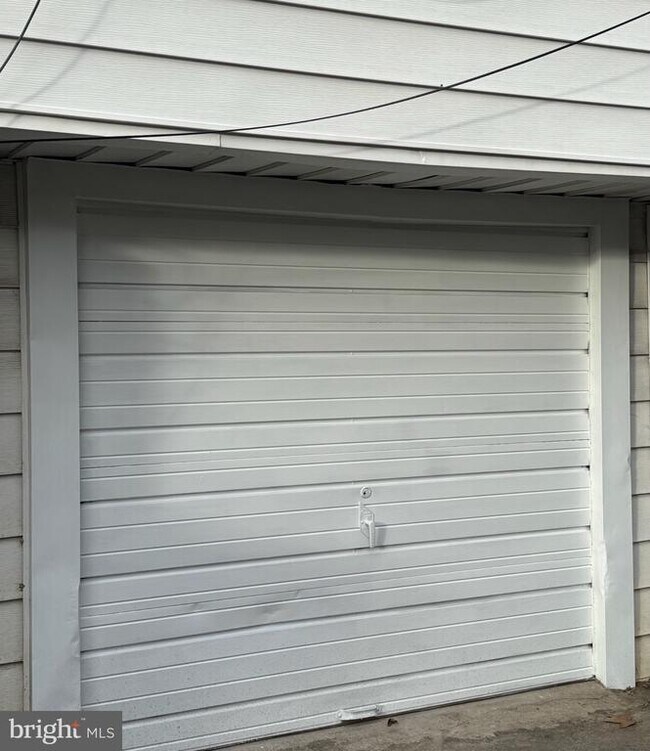Building Photo - 7250 Radbourne Rd