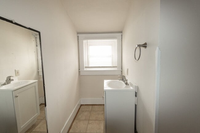 Building Photo - 3 Bed 2 Bath House Columbia College