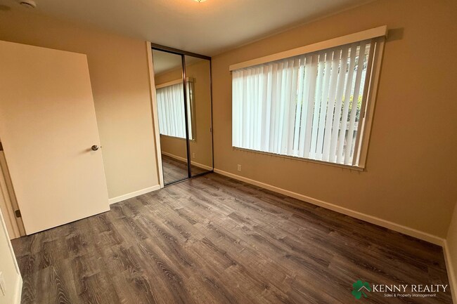 Building Photo - 2490 Fleetwood Dr