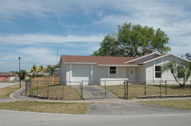 Primary Photo - 25811 SW 132nd Ave