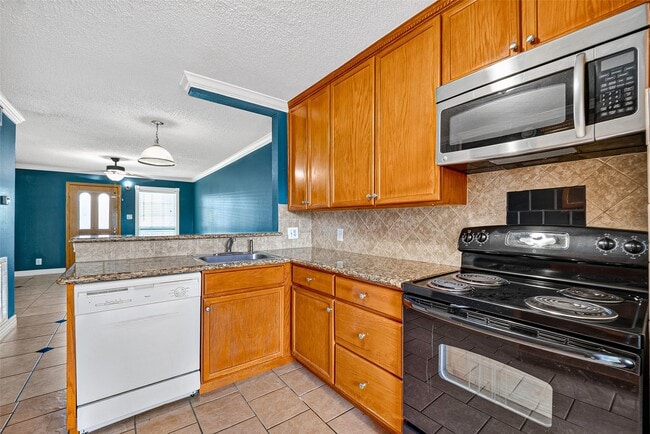 Building Photo - 1220 Shadowdale Dr